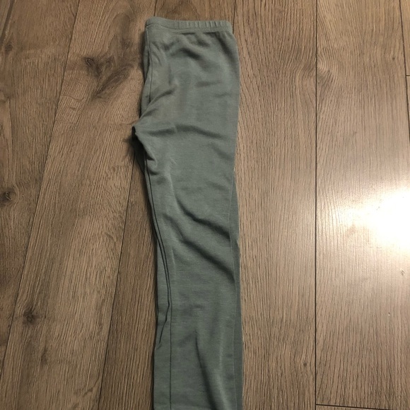 Made in Canada Little and Lively eucalyptus leggings size 6t - Picture 2 of 4
